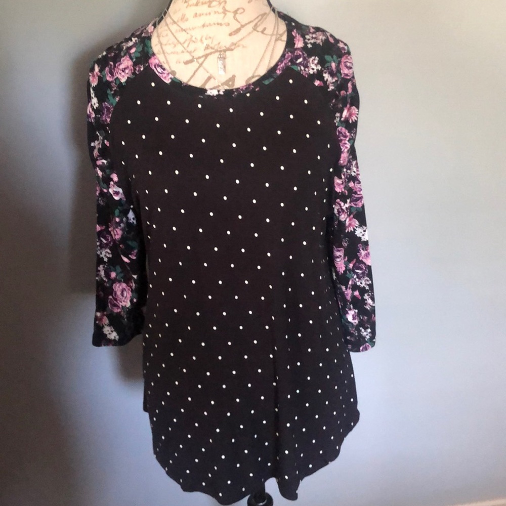 Pull over top with 3/4 length sleeve